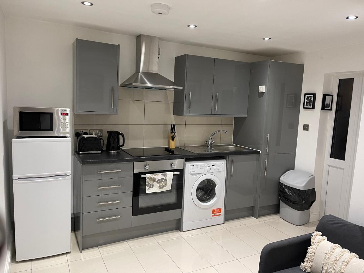 Modern 1 Bedroom Holiday Apartment In Southminster ภายนอก รูปภาพ