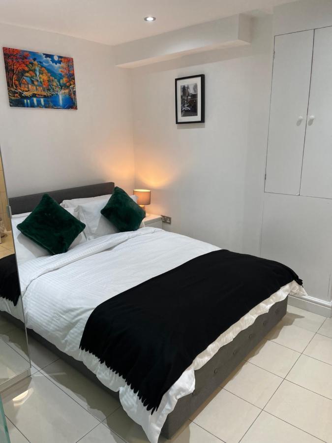 Modern 1 Bedroom Holiday Apartment In Southminster ภายนอก รูปภาพ