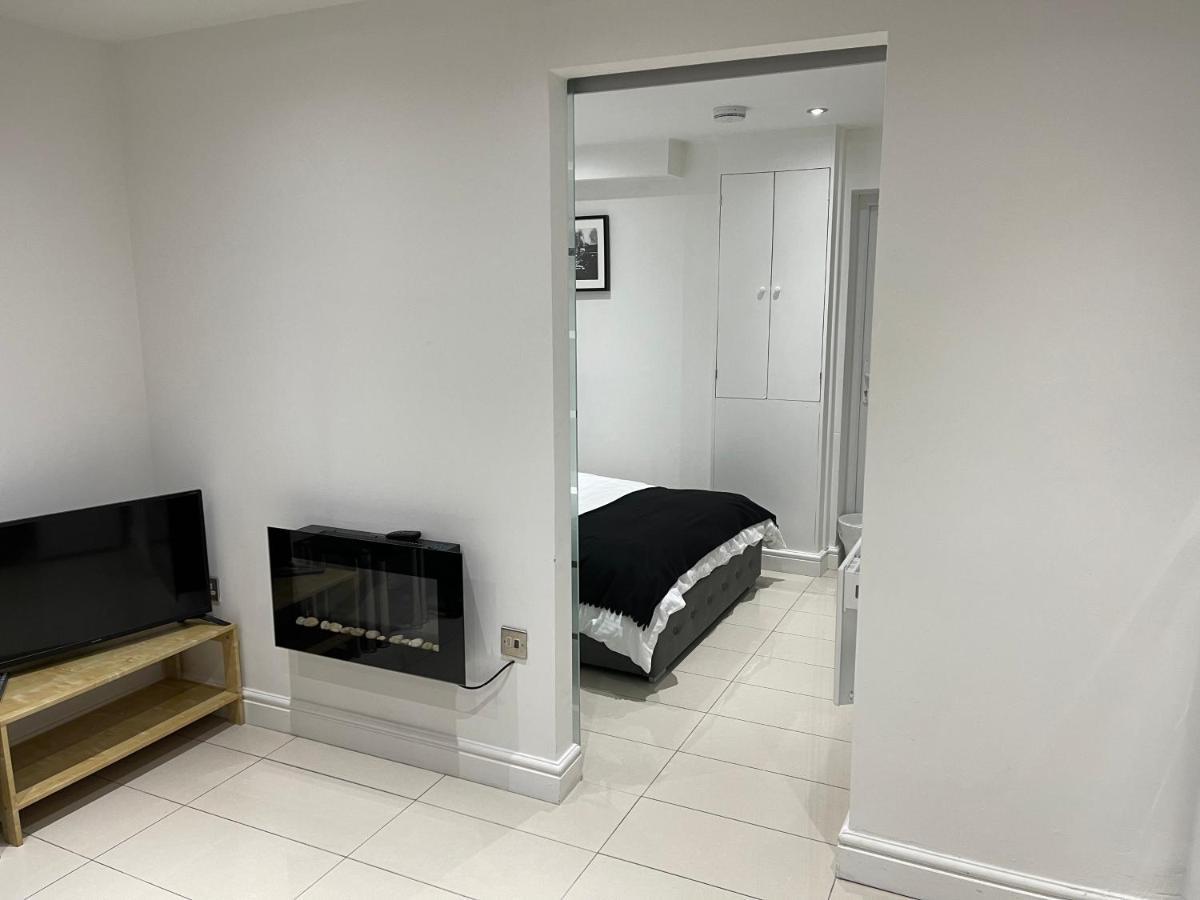 Modern 1 Bedroom Holiday Apartment In Southminster ภายนอก รูปภาพ